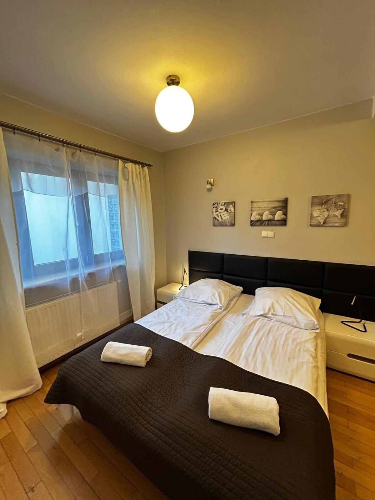 Golden Apartments With Lift - Old Town คราคูฟ ภายนอก รูปภาพ