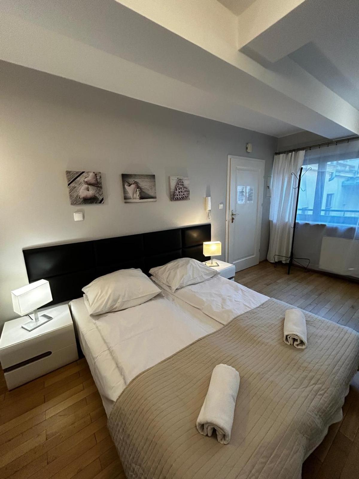 Golden Apartments With Lift - Old Town คราคูฟ ภายนอก รูปภาพ
