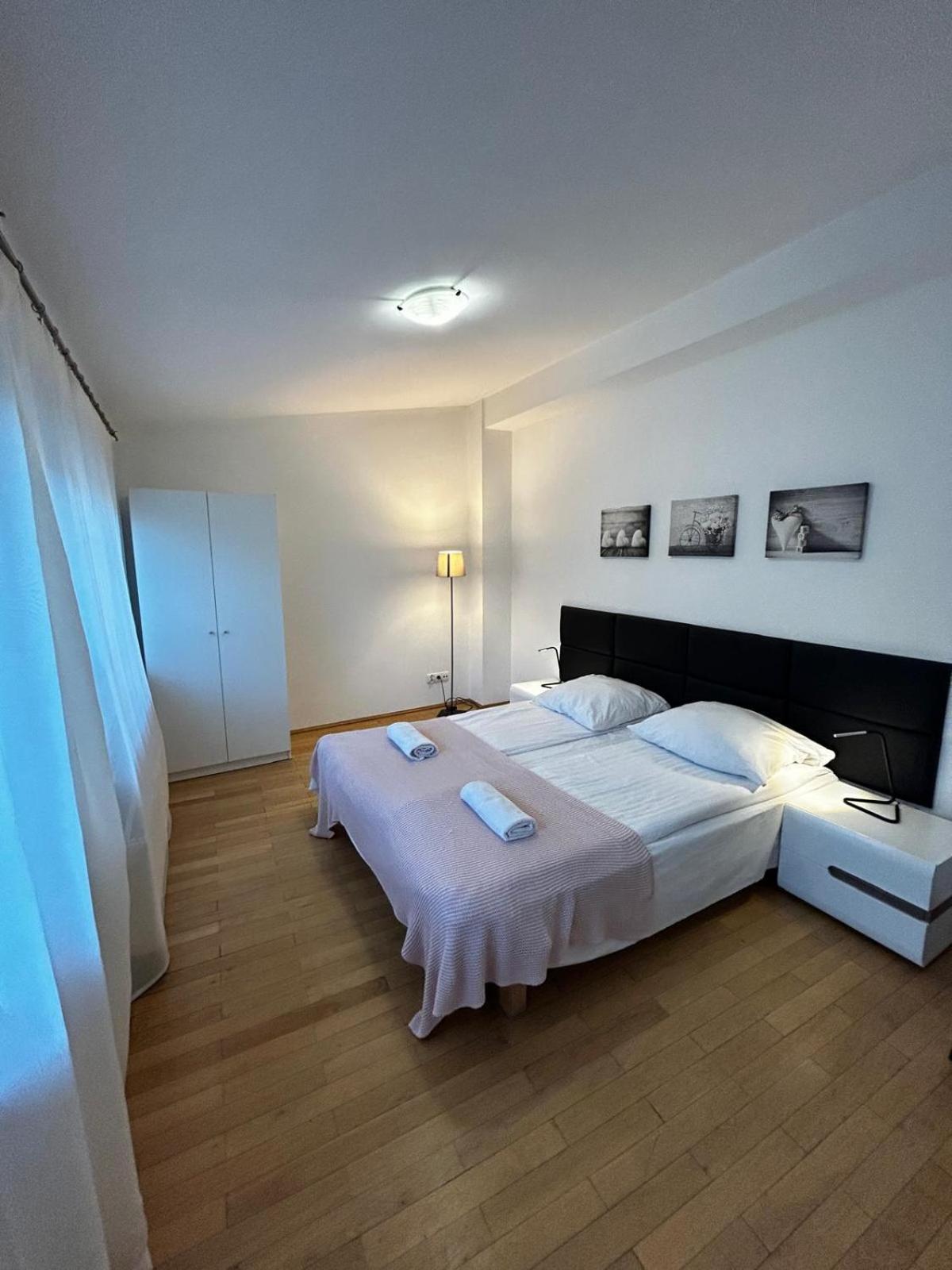 Golden Apartments With Lift - Old Town คราคูฟ ภายนอก รูปภาพ