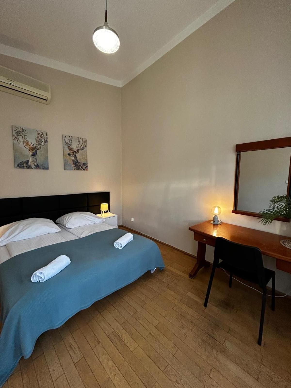 Golden Apartments With Lift - Old Town คราคูฟ ภายนอก รูปภาพ