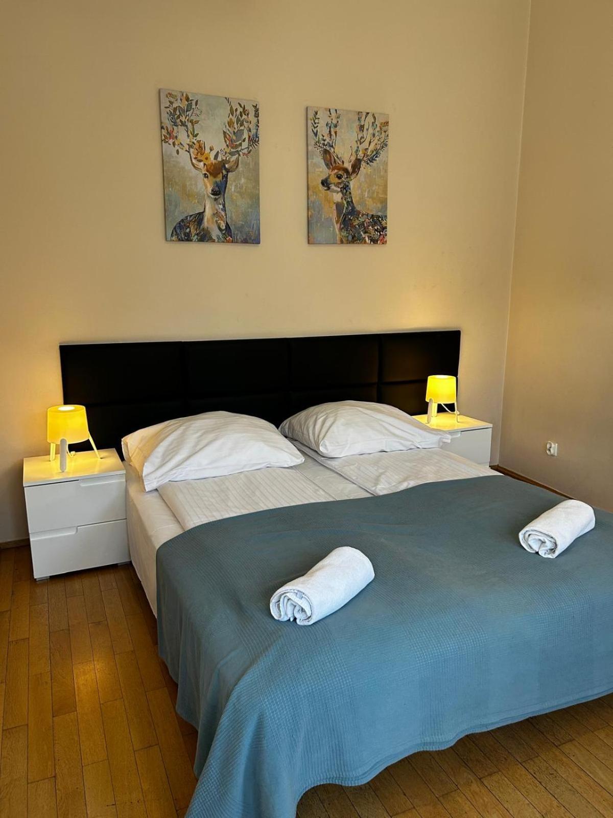Golden Apartments With Lift - Old Town คราคูฟ ภายนอก รูปภาพ