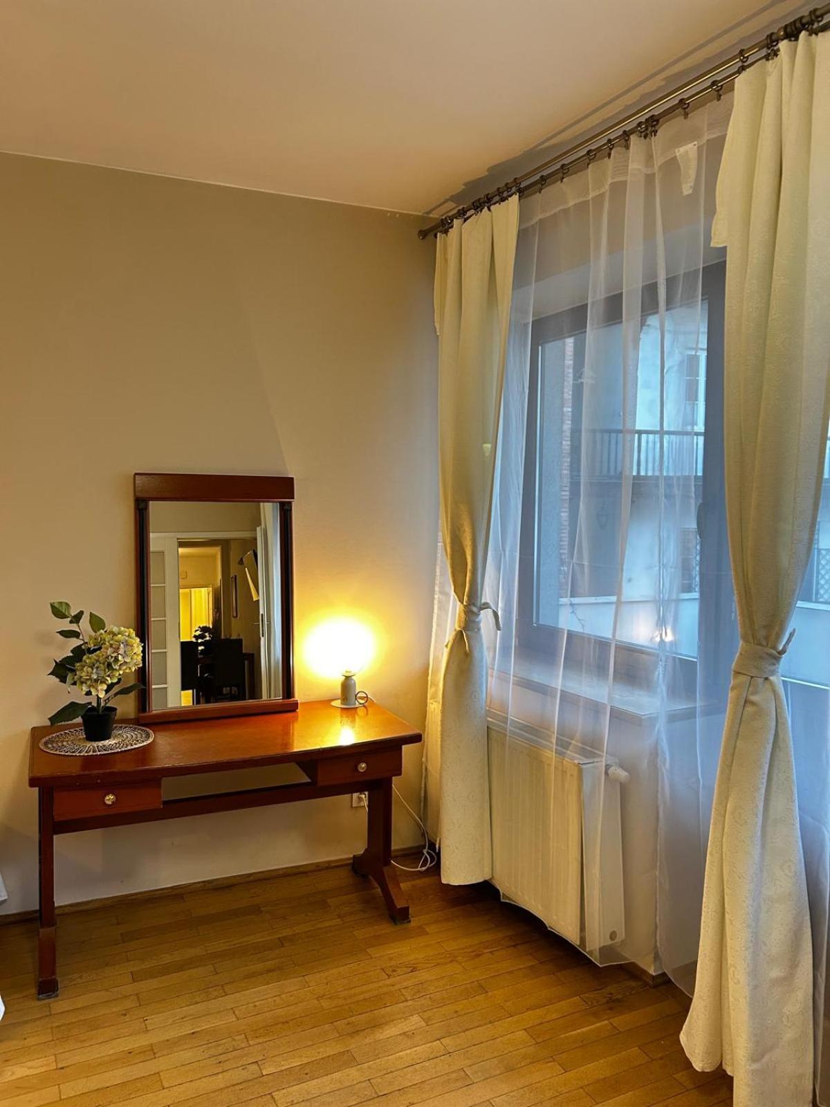 Golden Apartments With Lift - Old Town คราคูฟ ภายนอก รูปภาพ