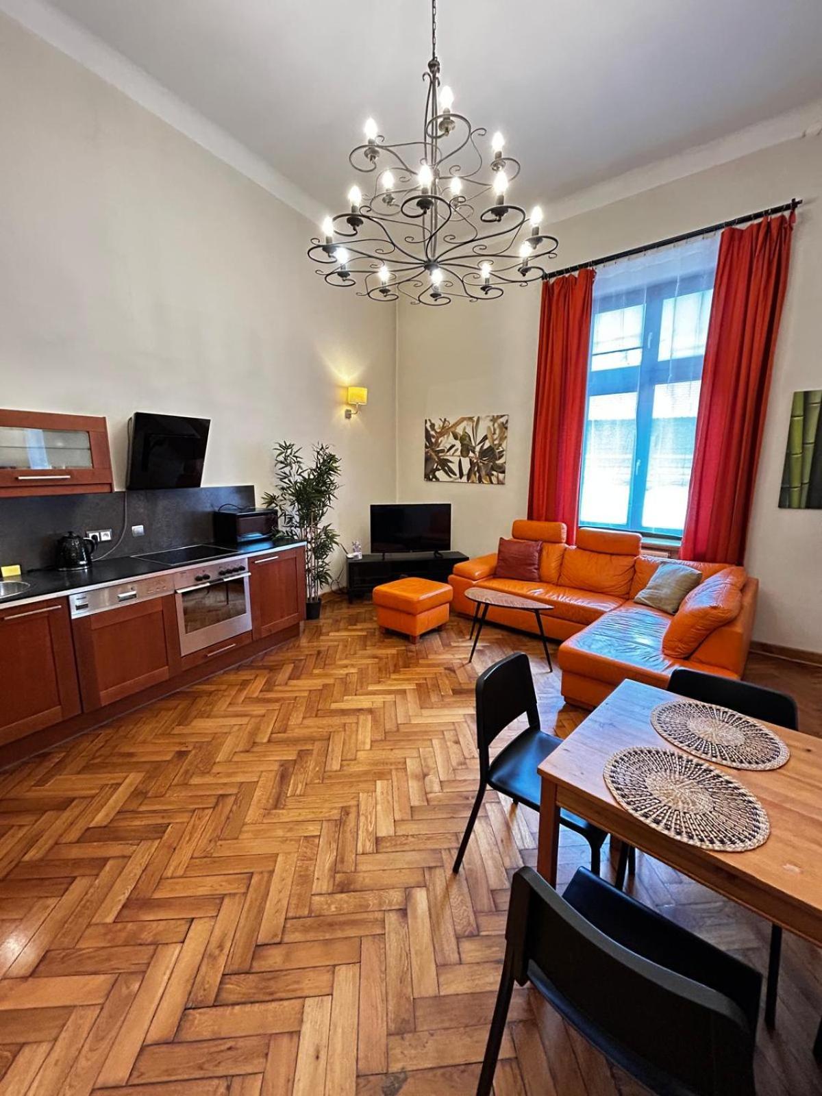 Golden Apartments With Lift - Old Town คราคูฟ ภายนอก รูปภาพ